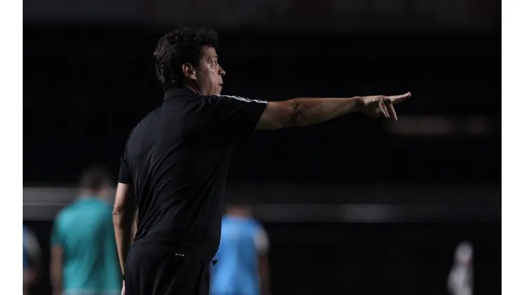 Diniz está muito pressionado — Foto: Rubens Chiri / saopaulofc.net