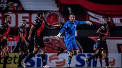 Jean marcou um gol e defendeu um pênalti contra o Fortaleza