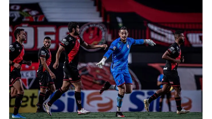 Jean marcou um gol e defendeu um pênalti contra o Fortaleza