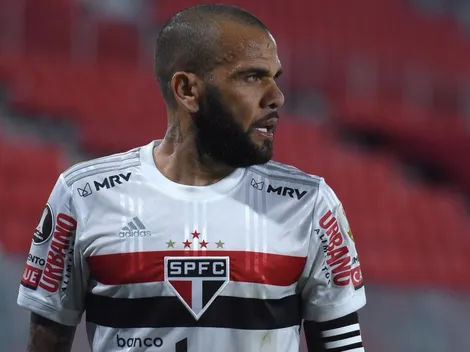 Casares intervém em reunião e Daniel Alves é cobrado forte no São Paulo: "Se não jogar simples, vai sair"