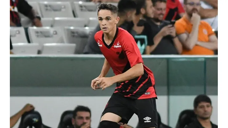 Khellven pode perdeu seu lugar na equipe - Foto: Divulgação/CAP.