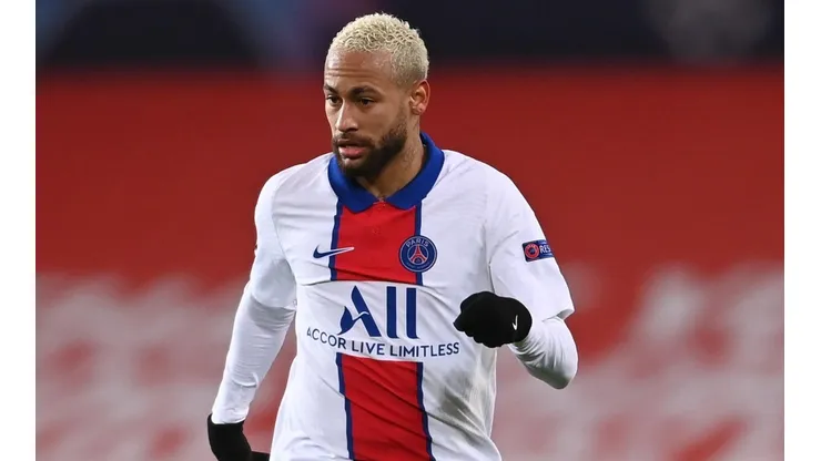 Neymar entrou para o "time do ano" da UEFA
