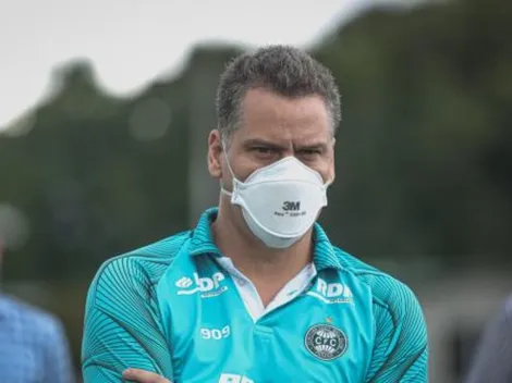 Júlio Sérgio se irrita com desatenção dos jogadores no empate do Coritiba contra o Fluminense