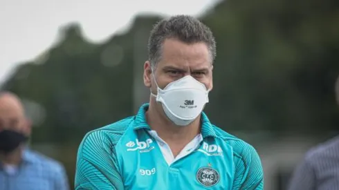 Júlio Sérgio se irrita com desatenção dos jogadores no empate do Coritiba contra o Fluminense