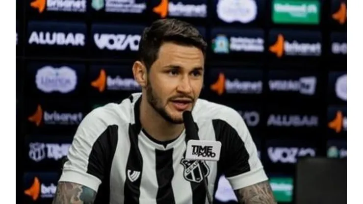 Cerezo Ozaka anuncia Tiago Pagnussat, mas Robson polemiza
