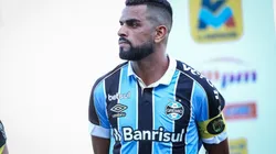 Maicon desabafa após novo jogo abaixo do Grêmio: "Quero jogar, mas não consigo"