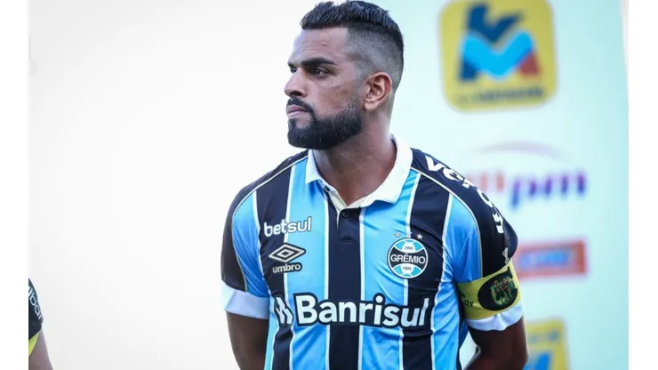 Maicon desabafa após novo jogo abaixo do Grêmio: "Quero jogar, mas não consigo"