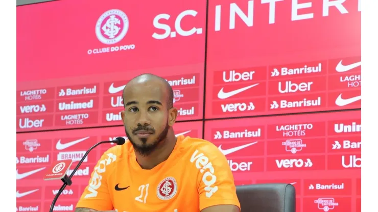 Patrick rasga elogios a Abel Braga