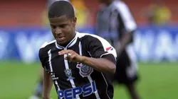 Marcelinho Carioca nos tempos de jogador do Timão — Foto: Getty Images