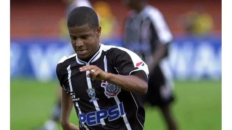 Marcelinho Carioca nos tempos de jogador do Timão — Foto: Getty Images