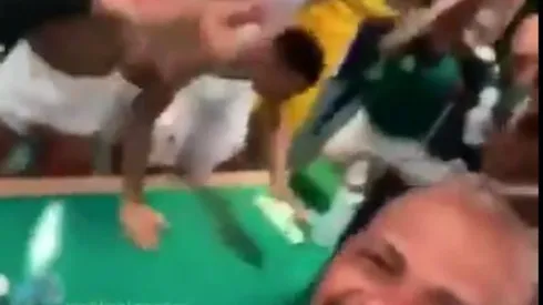Felipe Melo puxa Luiz Adriano e comanda zoeira no vestiário do Palmeiras: