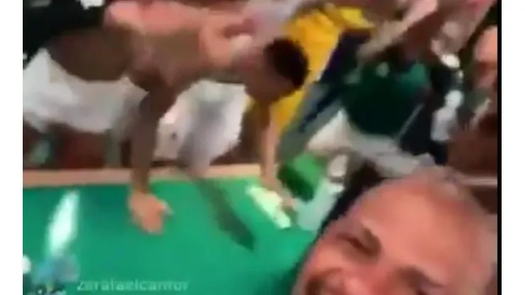 Felipe Melo puxa Luiz Adriano e comanda zoeira no vestiário do Palmeiras: "Cala a boca, secador"