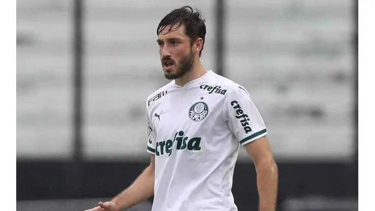 Milan volta à carga por Matías Viña