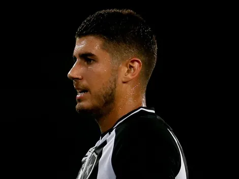 Pedro Raul perde paciência com companheiros no banco do Botafogo