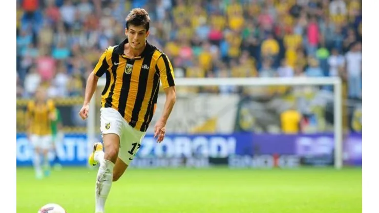 Lucas Piazon acerta com time português. Divulgação