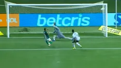 Rony perde gol incrível contra o Grêmio