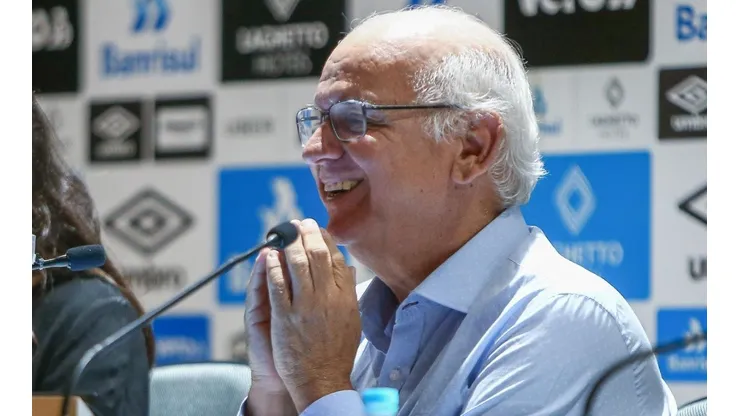 Romildo já sabe onde "investir" o dinheiro recebido - Foto: Lucas Uebel/Grêmio.