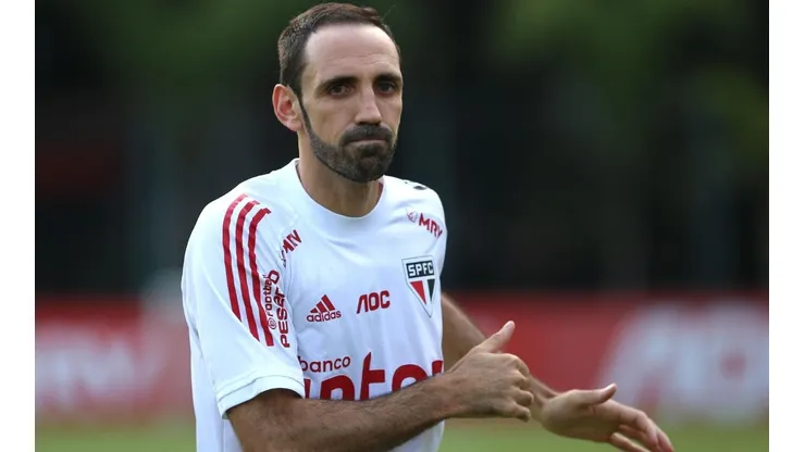 Juanfran não estava em campo diante do Bragantino - Foto: Rubens Chiri/SPFC.