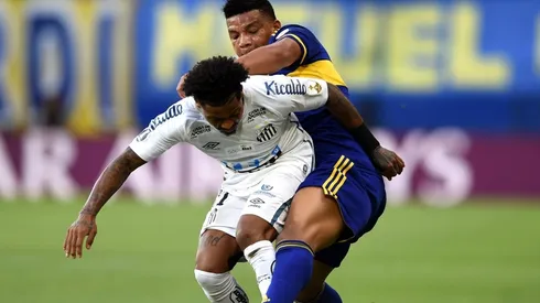 O lateral Frank Fabra foi expulso em Santos x Boca Juniors após agredir Marinho