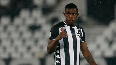 Marcelo Benevenuto apronta mais uma vez e revolta torcida botafoguense