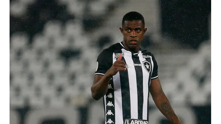 Marcelo Benevenuto apronta mais uma vez e revolta torcida botafoguense
