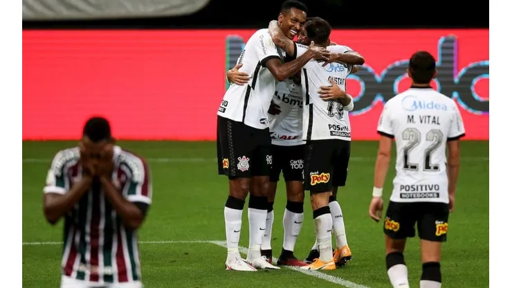 Corinthians goleia o Fluminense por 5 a 0