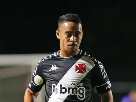 “Estagiário” esquece de trocar de conta e corneta Pikachu pelo perfil do Vasco