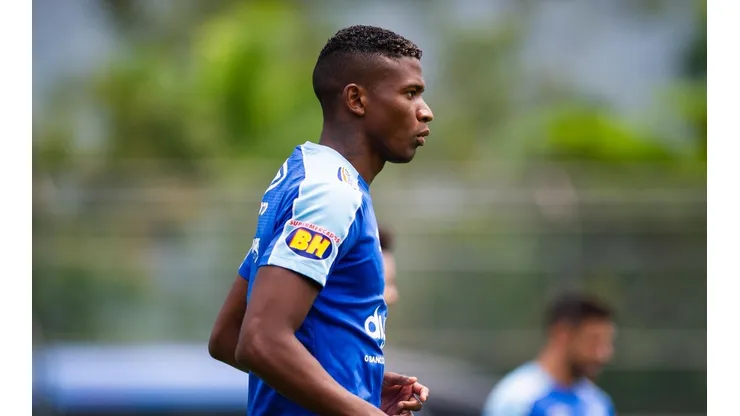 Orejuela volta a Belo Horizonte e busca resolver rumos de sua carreira junto ao Cruzeiro