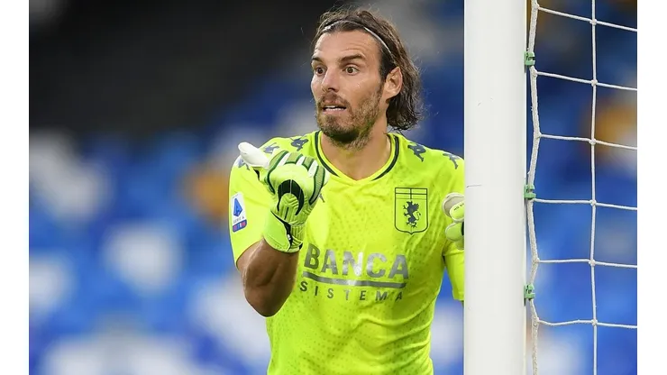 Goleiro do Genoa tem Ferrari destruída por funcionário de lava-rápido enquanto treinava