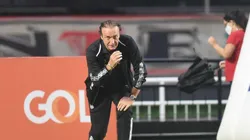 Cuca pede pés no chão para o confronto contra o Boca Júniors