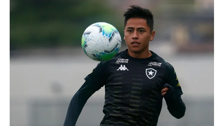 Lecaros deve ser negociado. Vitor Silva/Botafogo