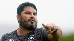 Barroca pode ter saída de atacante. Vitor Silva/Botafogo