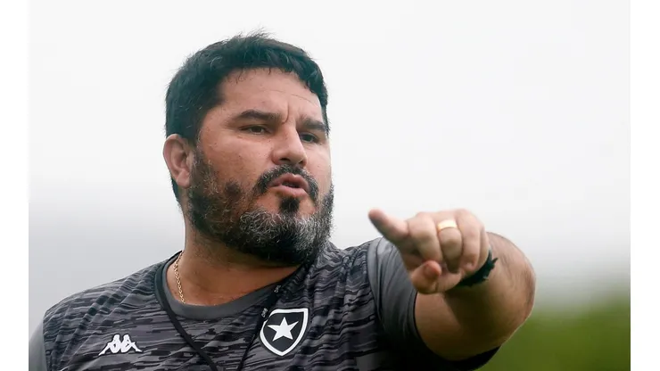 Barroca pode ter saída de atacante. Vitor Silva/Botafogo