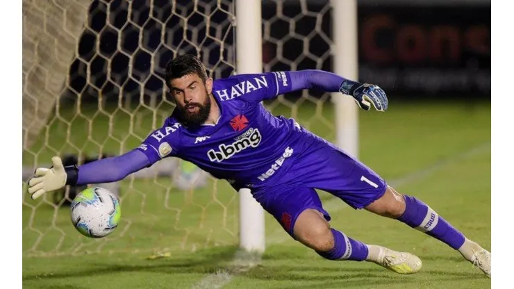 Fernando Miguel aprova desempenho do Vasco contra o Atlético