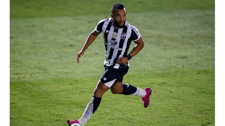 Samuel Xavier encaminha acerto com o Tricolor. Getty Images
