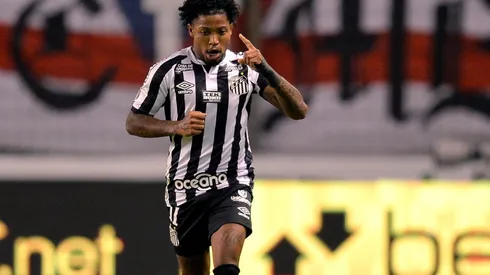 Comentarista da ESPN Brasil detonou arbitragem de Boca Juniors x Santos, após pênalti não marcado em Marinho