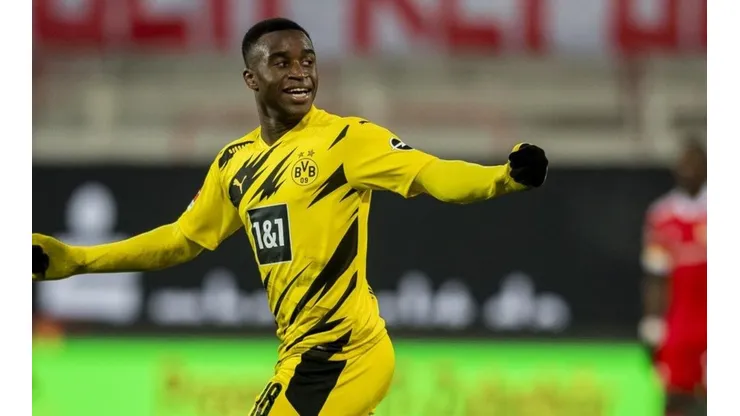 Youssoufa Moukoko, de 16 anos, é o mais jovem a ter feito um gol na história do Campeonato Alemão. (Foto: Getty Images)