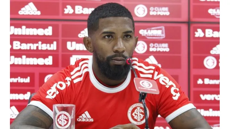 Com anúncio de Caetano no Atlético-MG, colorados "enxotam" Rodinei do Beira-Rio