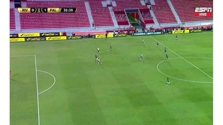 VAR em gol de Scarpa: Palmeiras faz o segundo, mas a arbitragem anula