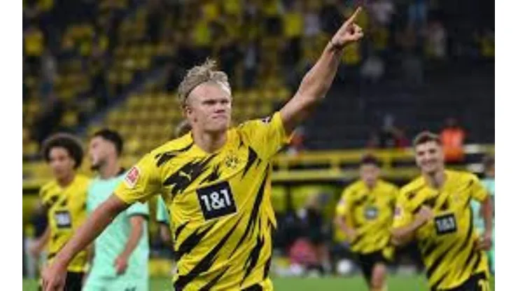 Diretor do Dortmund rechaça possibilidade de Haaland deixar o clube nesta temporada