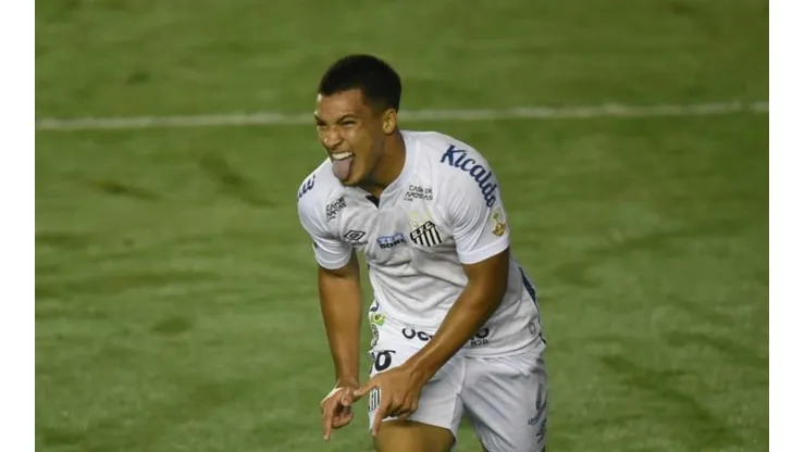Marcos Leonardo é preterido por Cuca e não viaja para enfrentar o Boca