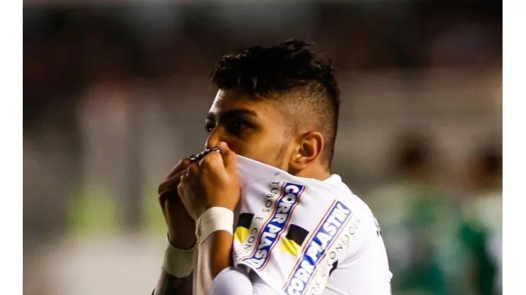 Gabigol comemorando gol pelo Peixão — Foto: Getty Images