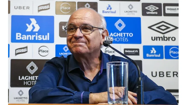 Romildo colocou algumas opções para substituir o atacante - Foto: Lucas Uebel/Grêmio.