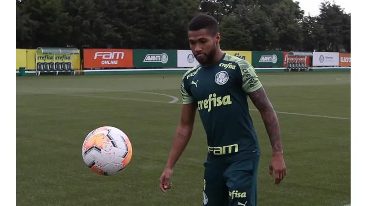 Wesley voltou a realizar atividades no campo após a cirurgia - Foto: Cesar Greco/SEP.