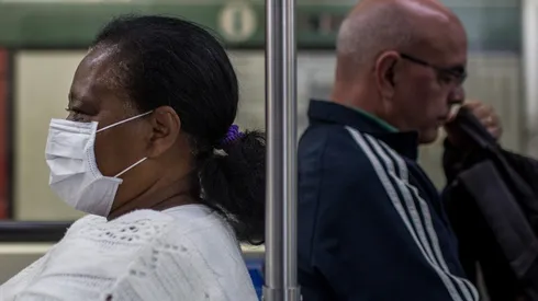 Mortes por Covid-19, causada pelo coronavírus, crescem 64% no Brasil