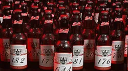 Marca de cerveja presenteia goleiros "vítimas" de Lionel Messi