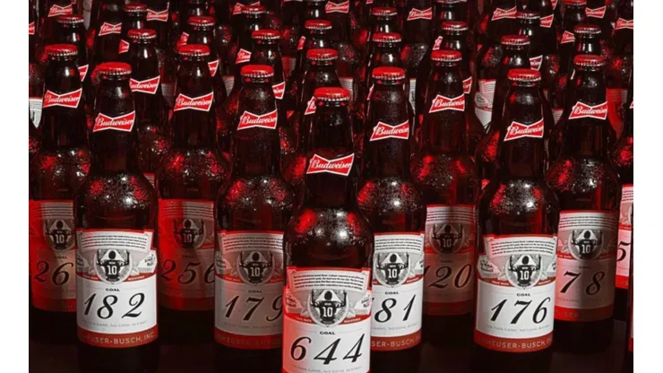 Marca de cerveja presenteia goleiros "vítimas" de Lionel Messi
