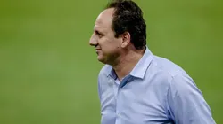 Ceni cumprimenta comissão, jogadores e funcionários do Fortaleza antes do jogo