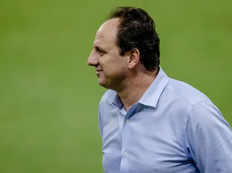 Ceni cumprimenta comissão, jogadores e funcionários do Fortaleza antes do jogo