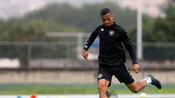 Inspirado em Cícero, lateral mira chance no Botafogo com Eduardo Barroca